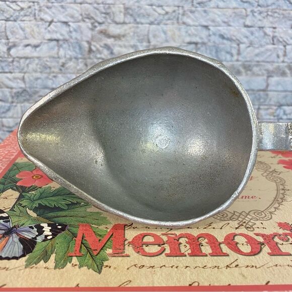 Vintage 1970s Pewter Gravy Boat Colonial Style Old World Viking Vibe - Picture 2 of 6